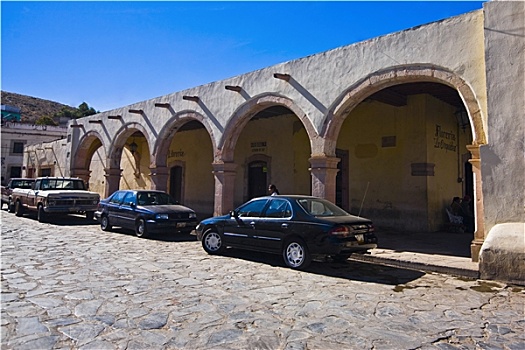 汽车,停放,正面,建筑,萨卡特卡斯州,墨西哥