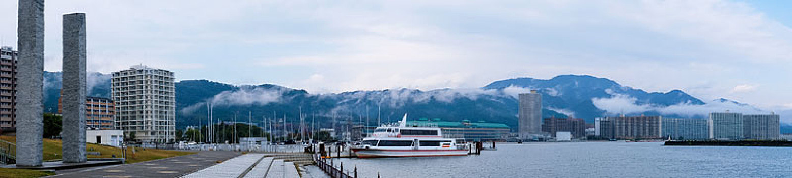 雨后的日本琵琶湖大津港全景