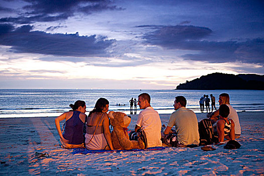 群体,背包族,坐,海滩,兰卡威,马来西亚,日落