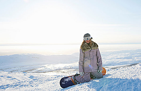滑雪板玩家,跪着,雪中,瑞典