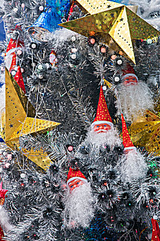 重庆北滨路龙湖星悦广场室内2012圣诞节圣诞树上的圣诞老人