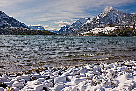 中间,湖,清新,下雪,瓦特顿湖国家公园,艾伯塔省,加拿大