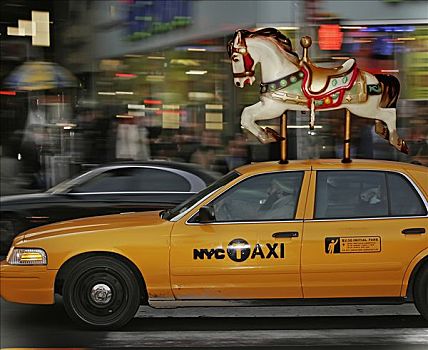 旋转木马,马,黄色出租车,纽约,美国