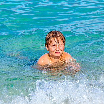 男孩,享受,清水,海洋