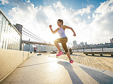 女性,跑步,跑,向上,楼梯,河边,纽约,美国