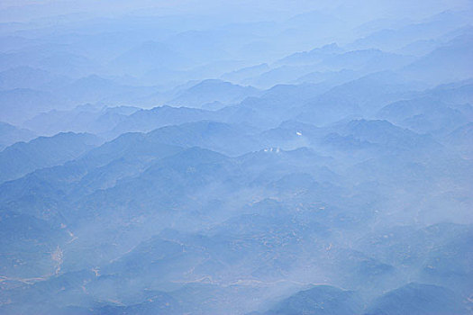 九千米高空俯看大地