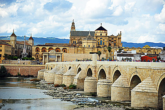 罗马桥,瓜达尔基维尔河,清真寺,后面,科多巴,安达卢西亚,西班牙,欧洲