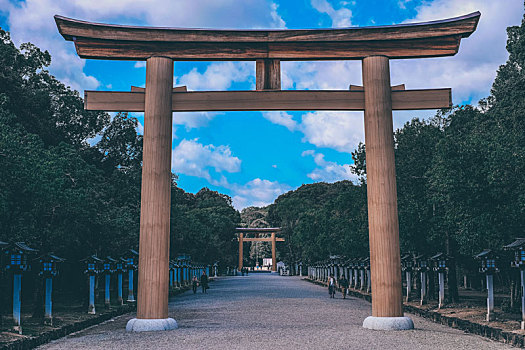 日本奈良县橿原神宫神道鸟居