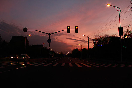 上海都市夕阳红绿灯等待斑马线车道街道夜景