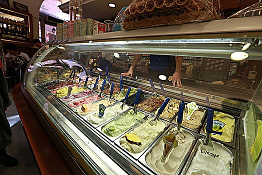 冰淇淋店柜台