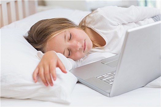 小女孩,睡觉,床,正面,笔记本电脑