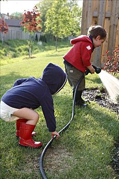 男孩,浇水,花园