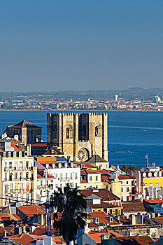俯视图,屋顶,古建筑,阿尔法马区,地区,里斯本,大教堂,塔霍河,葡萄牙