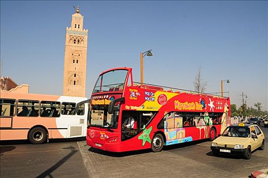 双层巴士,敞篷,旅游大巴,正面,库图比亚清真寺,清真寺,玛拉喀什,摩洛哥,非洲