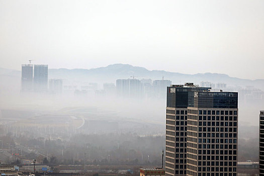 山东省日照市,云雾缭绕笼罩城市建筑犹如仙境