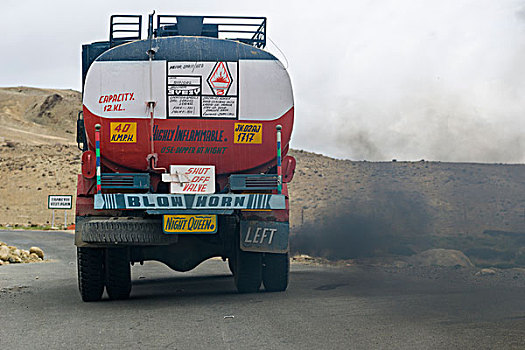 卡车,产生,黑色,烟气,污染,驾驶,向上,公路,查谟-克什米尔邦,印度,亚洲