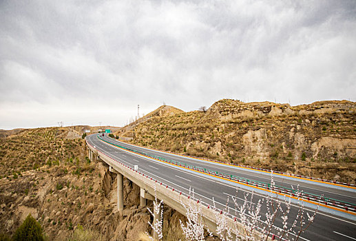 山区高速公路