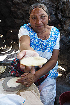 女人,69岁,玉米饼,依沙玛尔,尤卡坦州,墨西哥,中美洲