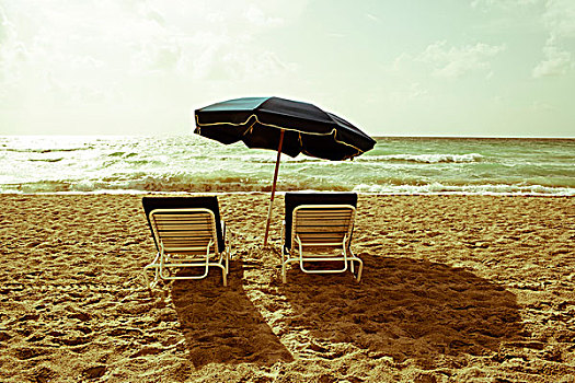 伞,两个,椅子,海滩