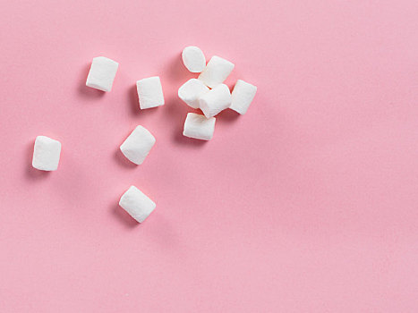 果浆软糖,粉色背景,留白