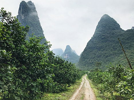 乡间小路,喀斯特地貌,山