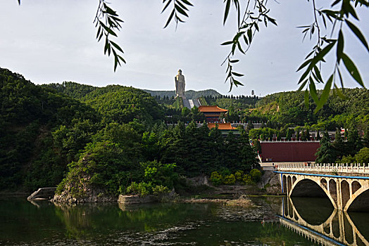 南省平顶山市鲁山县赵村乡上汤佛泉寺中原大佛