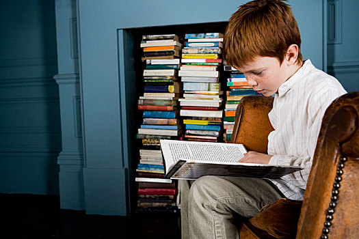 男孩,读,书本,坐,扶手椅