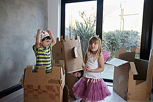 孩子,穿,服饰,玩,纸板箱,窗户