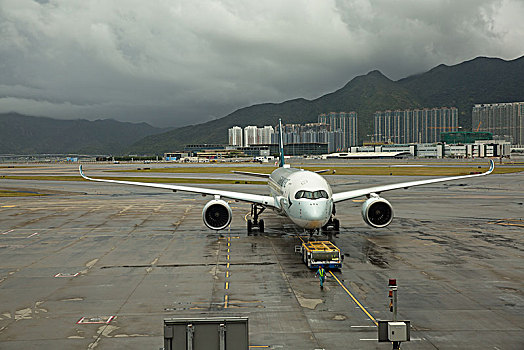 下雨天的香港国际机场