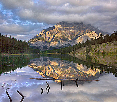 山,班芙国家公园,艾伯塔省,加拿大