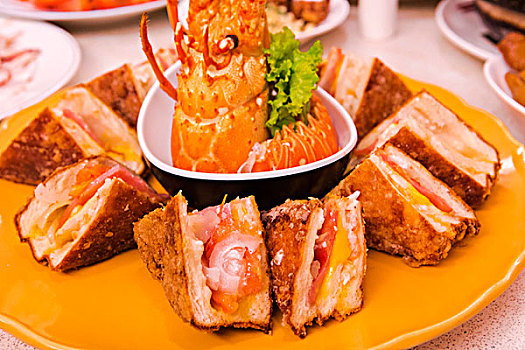 台湾着名的海鲜餐厅龙虾三明治,是这家餐厅的特色菜单,龙虾面包香脆三明治