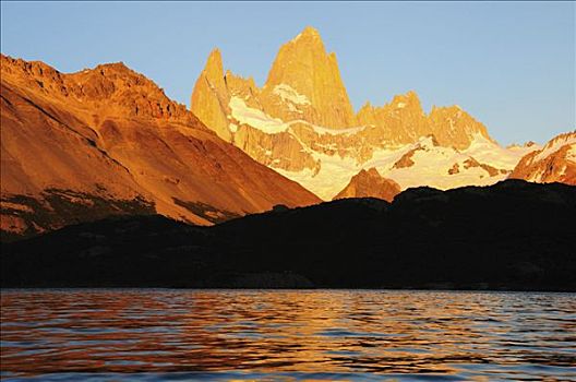 山,菲茨罗伊,3375米,日出,风景,泻湖,卡普里岛,洛斯格拉希亚雷斯国家公园,巴塔哥尼亚,阿根廷,南美