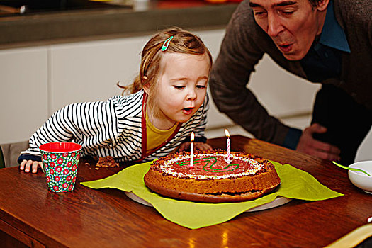 女孩,吹灭,生日蜡烛,蛋糕