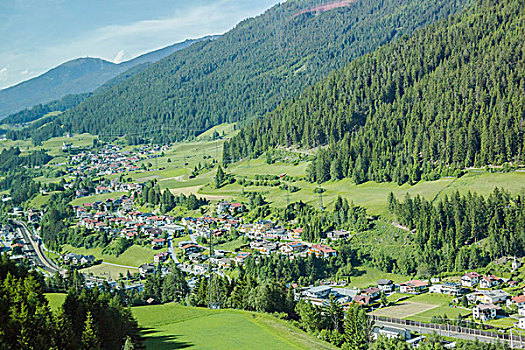 阿尔卑斯河谷