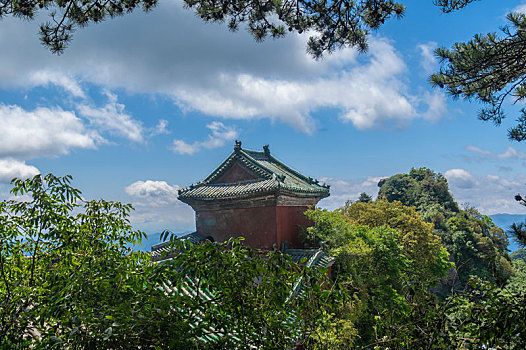 湖北武当山夏日迷人风光