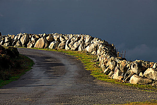 日光,石头,墙壁,栅栏,道路,暗色,风暴,云,爱尔兰,欧洲