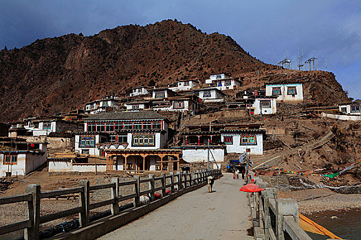 西藏左贡列达村