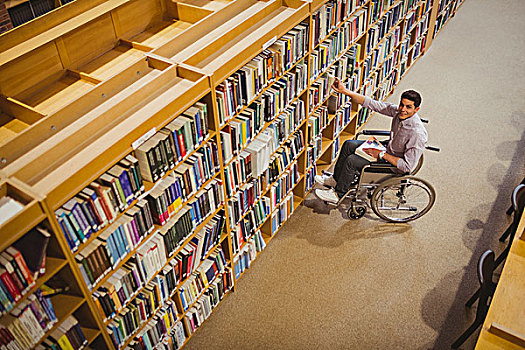 学生,轮椅,挑选,书本,架子,图书馆
