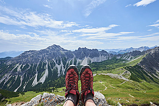 远景,女性,远足鞋,上方,山谷,山,提洛尔,奥地利