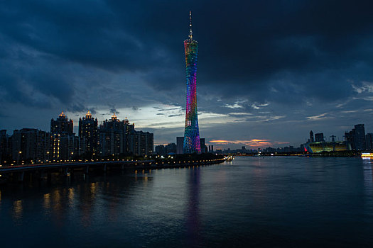 傍晚的广州塔图片_傍晚的广州塔图片大全_傍晚的广州塔图片素材
