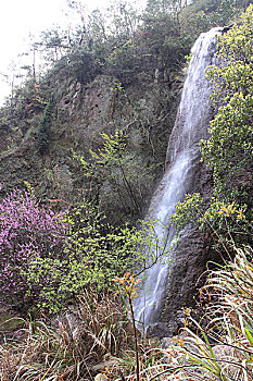 美丽的落鹤山瀑布