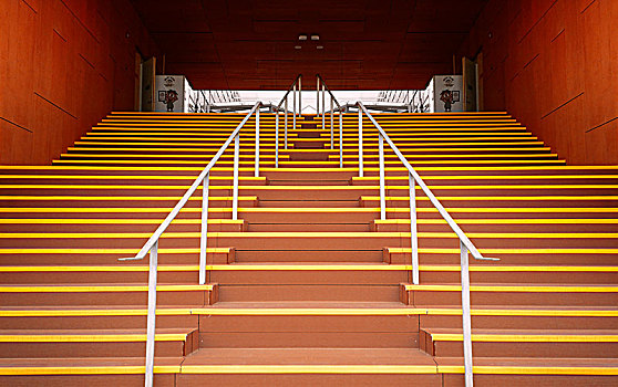 橙色阶梯