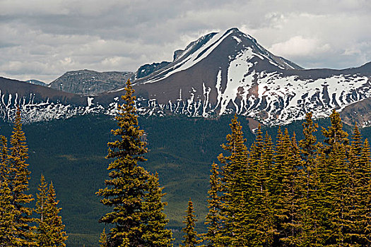 顶峰,玛琳湖,碧玉国家公园,艾伯塔省,加拿大