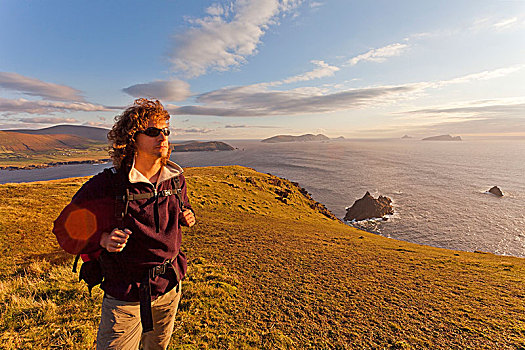 站立,男人,悬崖,岛屿,背景,照亮,后视图,丁格尔半岛,爱尔兰