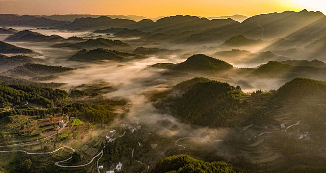 重庆酉阳,金秋时节,乡村清晨美不胜收