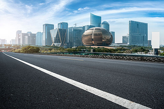 杭州钱江新城和沥青高速公路