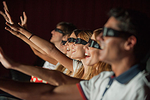 观众,穿,3d眼镜,电影院,手臂,室外