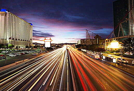 忙碌,交通,途中,现代建筑,紫色天空,拉斯维加斯
