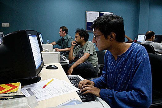 男人,工作,电脑终端,消息,达卡,孟加拉,九月,2007年