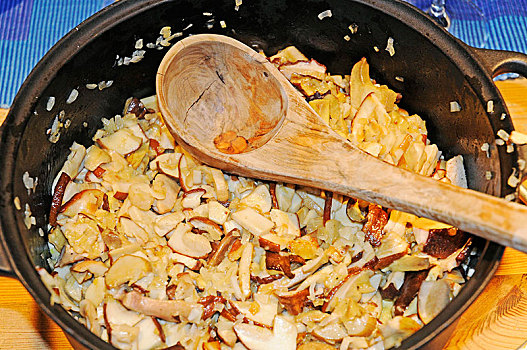新鲜,烹饪,蘑菇,炒制,木勺